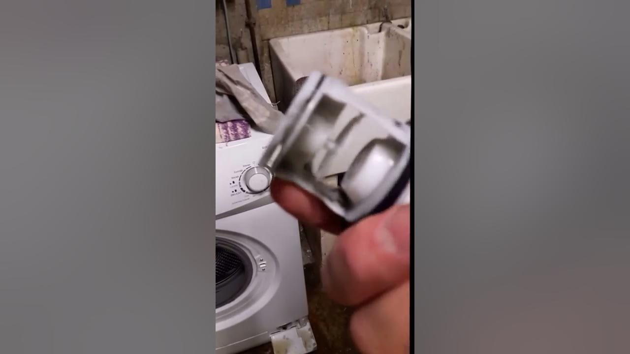 Fond d eau dans le tambour de ma machine à laver 