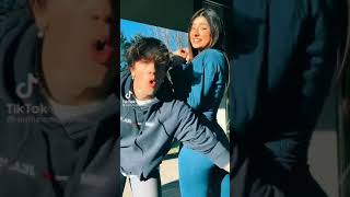 Patrizio Copre Il Sedere A Brisida Perché È Geloso