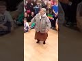 Бабушка танцует Брейкданс!Очень смешно!)