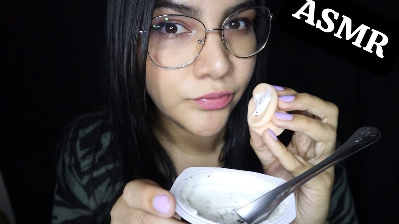 ASMR lamiendo Yogurt en orejita 