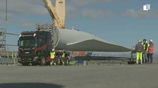 Vaðölduver Apríl 2026 Fyrsti Vindmylluspaðinn Kominn Á Land