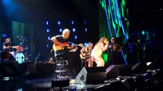 Nirvana & Lorde Perform All Apologies At The Rock & Roll Hall Of Fame Induction 2014