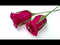 Как сделать полураскрытый бутон розы из гофрированной бумаги и конфет // Цветы из бумаги