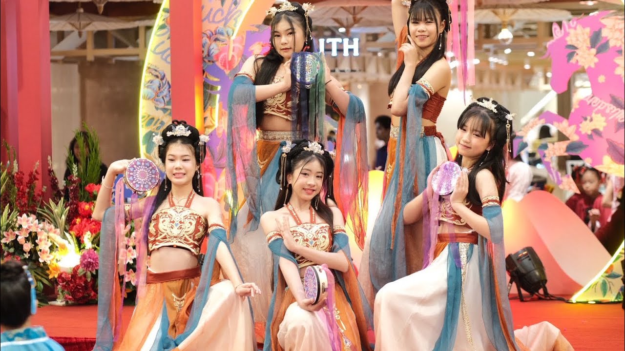 การแสดงจีน ซูเม่ย มนตราที่สวยงาม