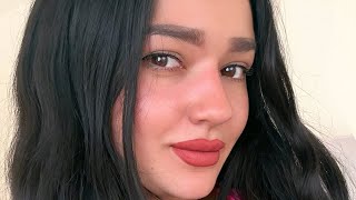 Eva Savagiou: The Rise of a Self-Made Icon