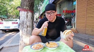 【阿星探店】美味凉皮秦镇米皮，纺织城老店天天排长队，阿星每次都要咥两碗