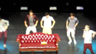 One Direction doing the Macarena LIVE in Detroit! HD