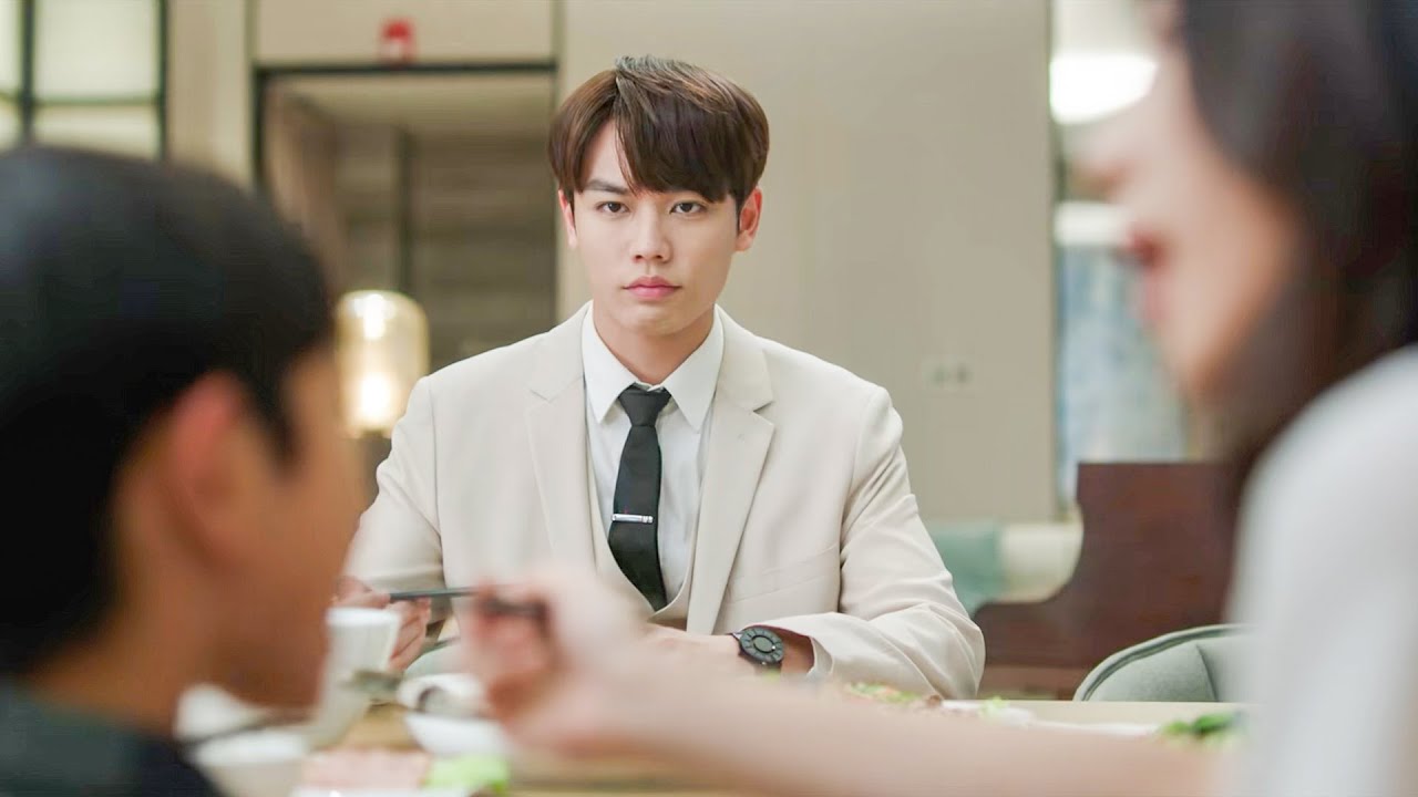 ซินเดอเรลล่าเลี้ยงหลานชาย; ซีอีโอขี้อิจฉาทำหน้ามุ่ยและไม่ยอมกินจนกว่าเธอจะป้อนอาหารให้เขา!