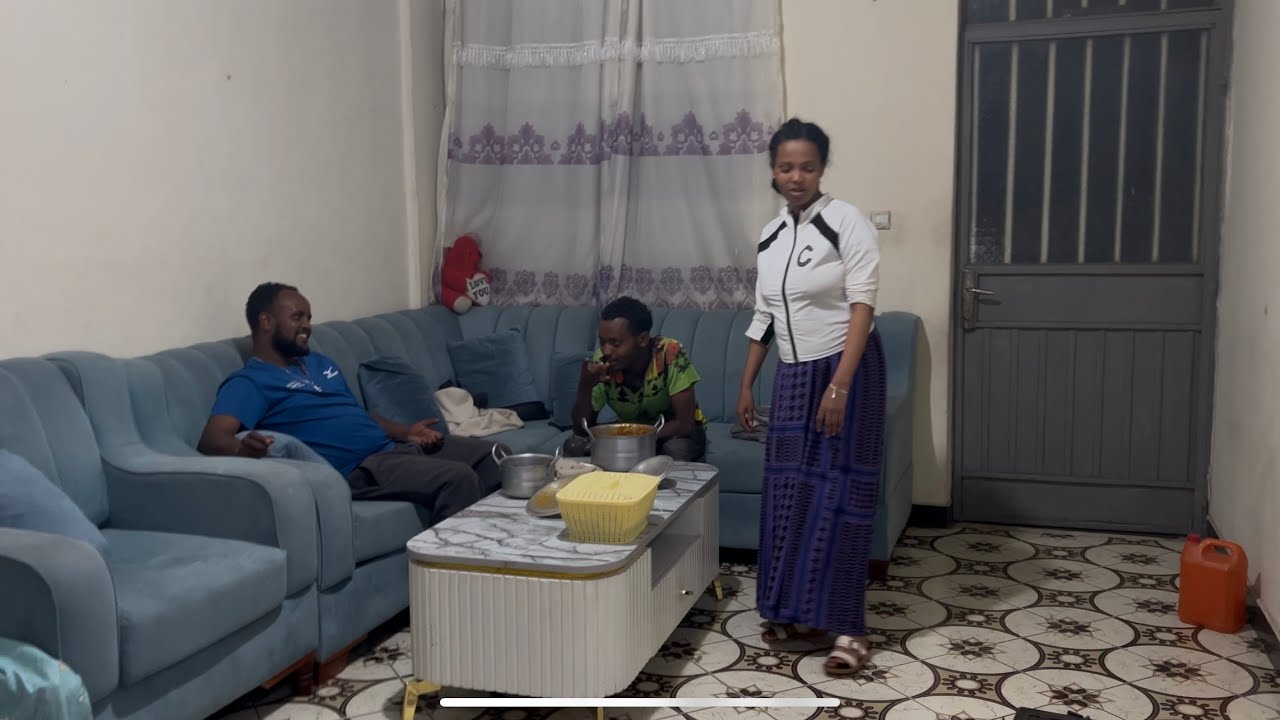 #ከነ ድስቱ  ወጥ እያጠቀሳቹህ ብሉ አለለኳቸዉ🤣🤣