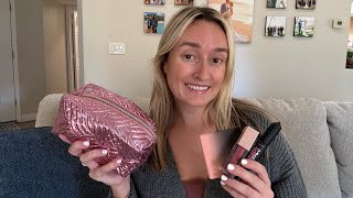 ASMR What’s In My Makeup Bag 💄💋