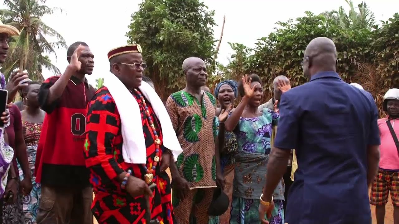 TOGO: UN VRAI CHEF TRADITIONNEL-SA MAGESTÉ KPOEZOU II manifester contre la politique de...