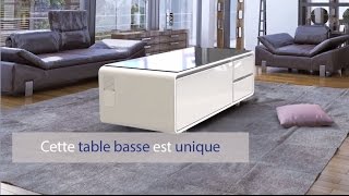 Innovation : Cette table basse est unique. Elle possède un frigo intégré 