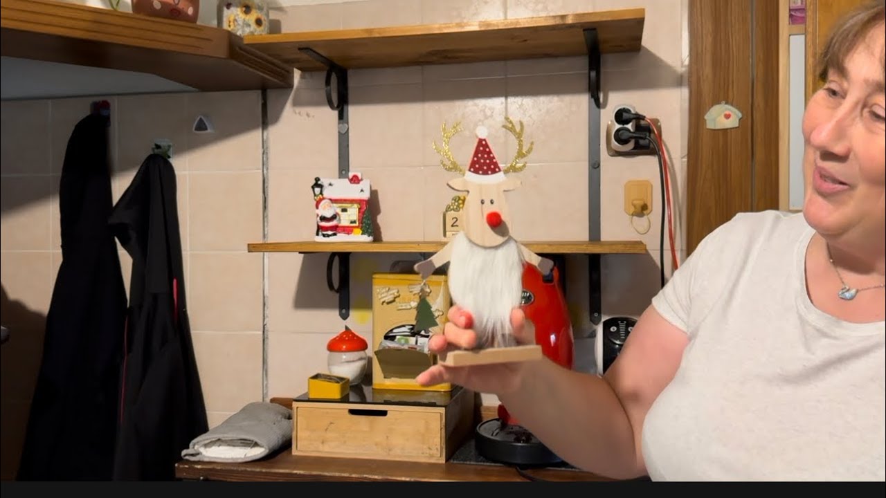 Concetta cambia look 👩🏻 decoro la cucina con un tocco di rosso❣️