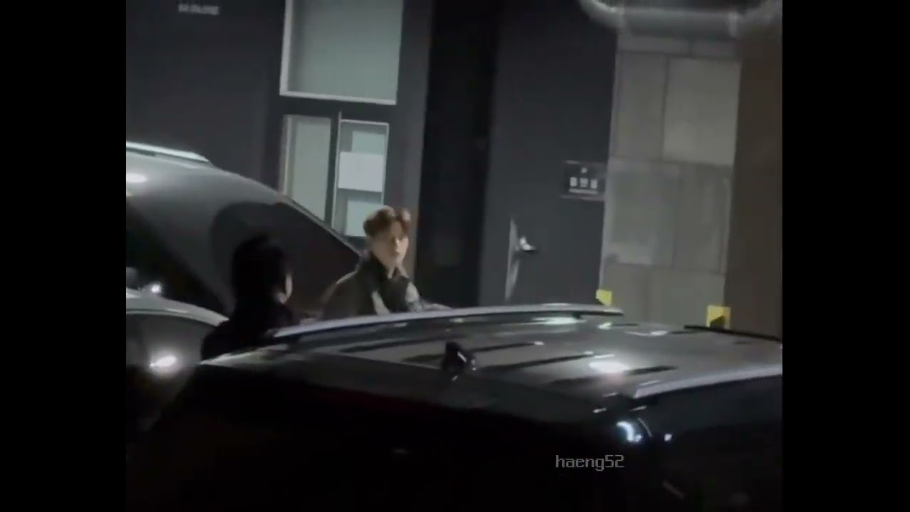 Seung , let me sit in your car please 🥰  