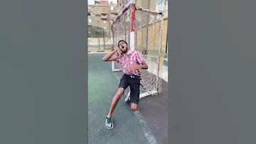 لما اخوك الصغير يروح معاك النادي 