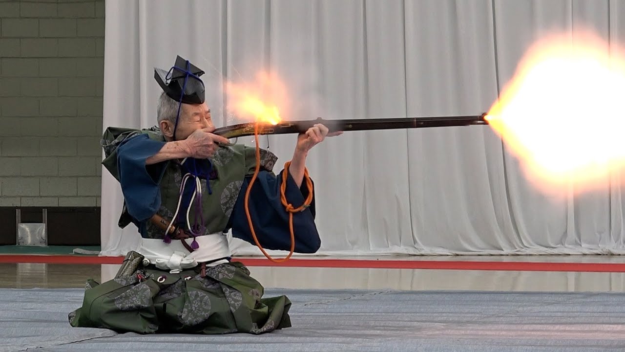 古武道の技、武道館に集結