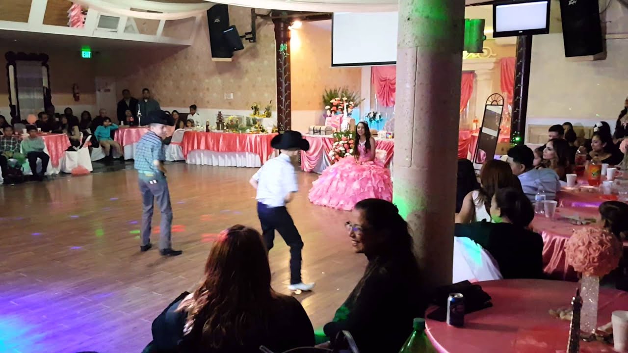 Baile sorpresa para la quinceañera Flor Loya YouTube