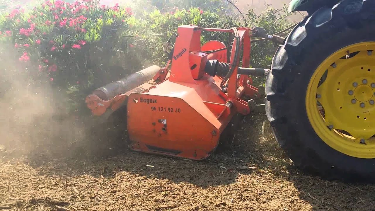 Triturador con porton trasero TRP triturando baladre