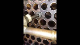 PJ Montagem  Troca de tubos do pré AR  mandrilhando uma caldeira