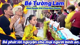 Ngày Đại Lễ Phật Đản Bé 6 Tuổi Thuộc Làu Kinh Kệ, Phát 200 Phần Quà Cho Bà Con Có Hoàn Cảnh Khó Khăn