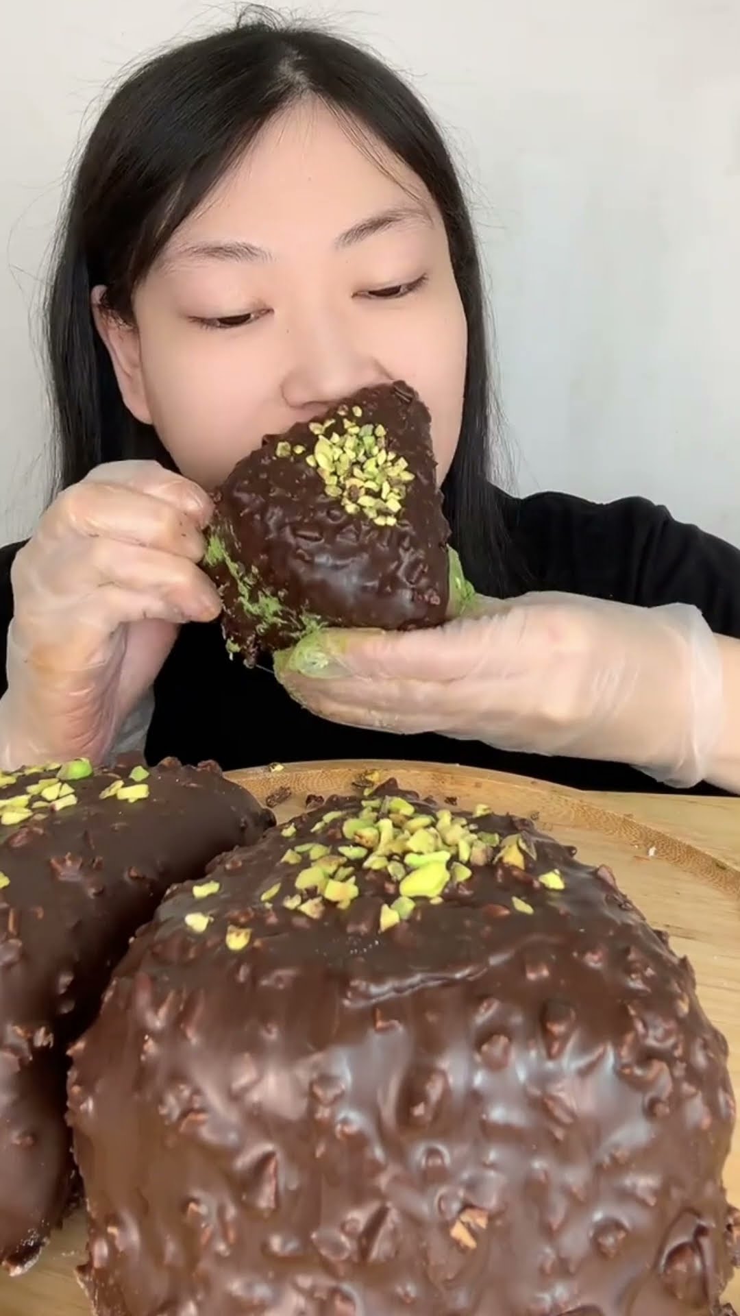 🍫🥳 Schokoladen-Mandelkuchen mit knusprigen Pistazien: Der perfekte ... 🍫🥳 Schokoladen-Mandelkuchen mit knusprigen Pistazien: Der perfekte ...
