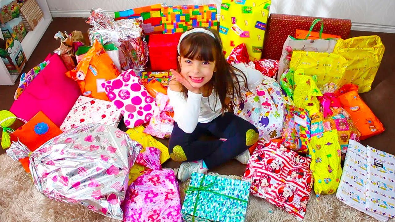 ABRINDO PRESENTES DE ANIVERSARIO - Jéssica Godar e Laurinha e Helena