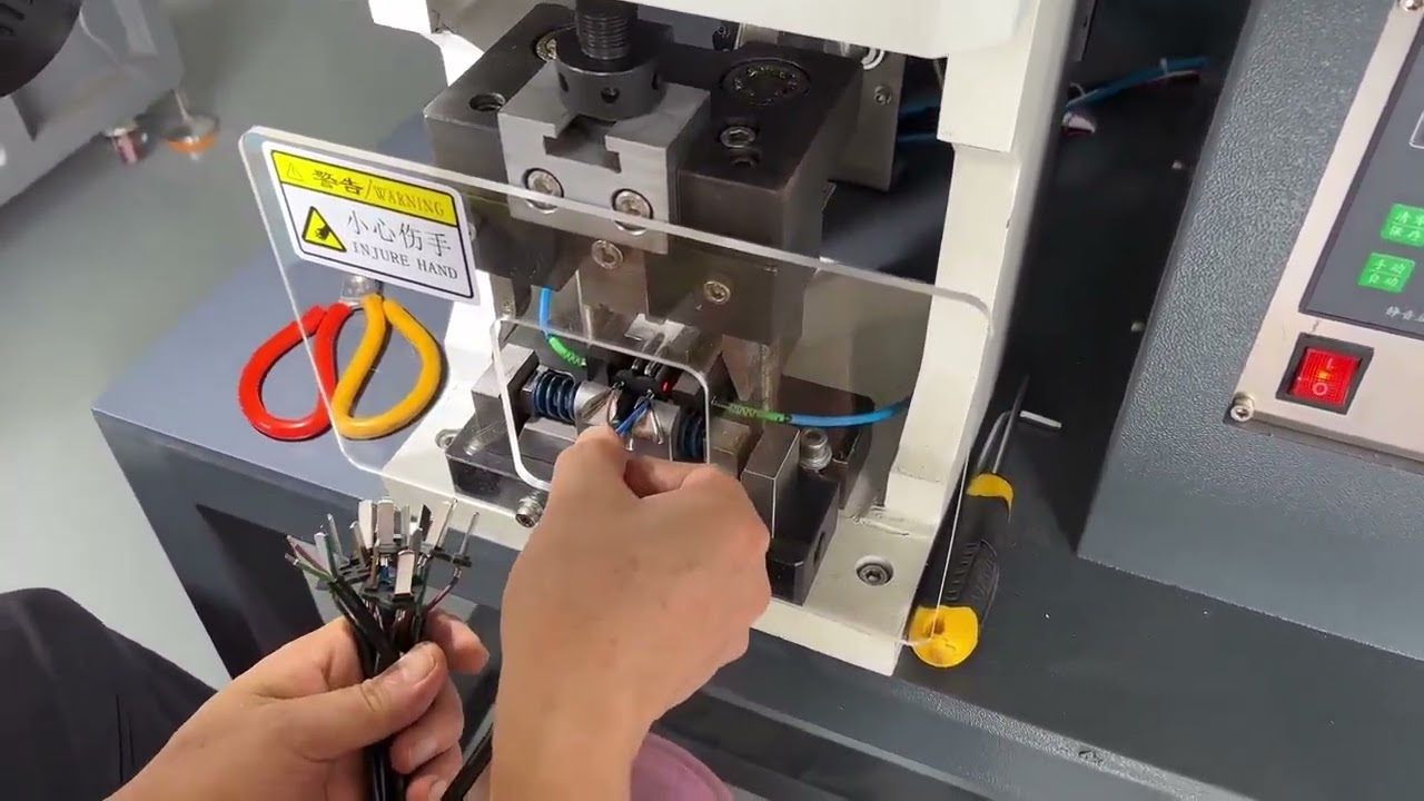 Semi automatic 3 pin Power Plugs Crimping Machine