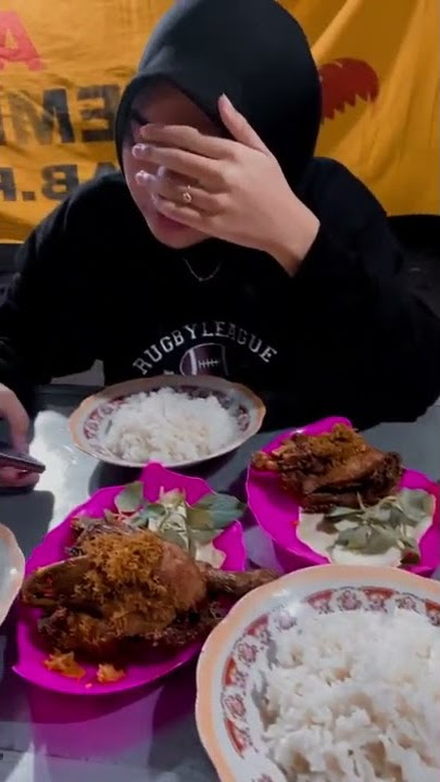 makan sama cewe cantik