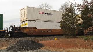 NS 4246 leads NS stack train 211