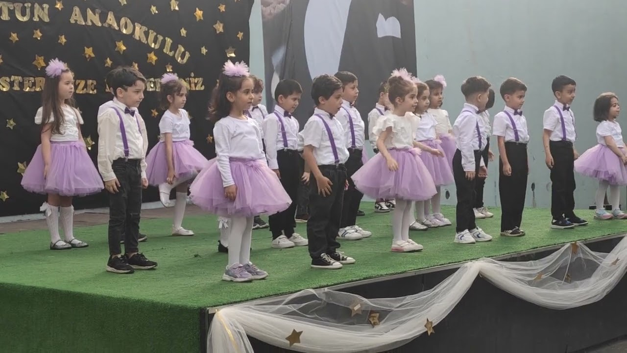 Ela yıl sonu gösterisi - Sev Kardeşim