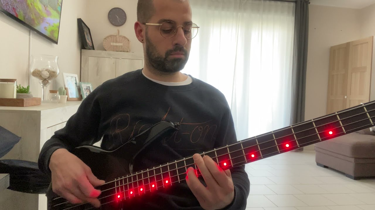 (search for the perfect sound) Uprising - muse bass effect - status Chris Wolstenholme signature