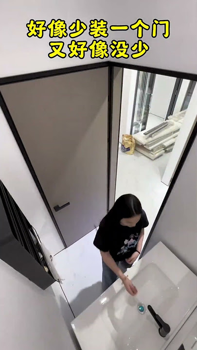 There seems to be a door missing, but there seems to be no door