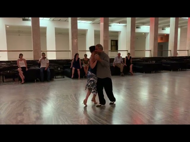 Lezione di Milonga - Livello 1 - Salone delle Fontane Roma

Lezione finale del minicorso di milonga tenuto dai maestri d