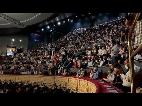 Protestas en el Teatro Real por la falta de distancia de seguridad