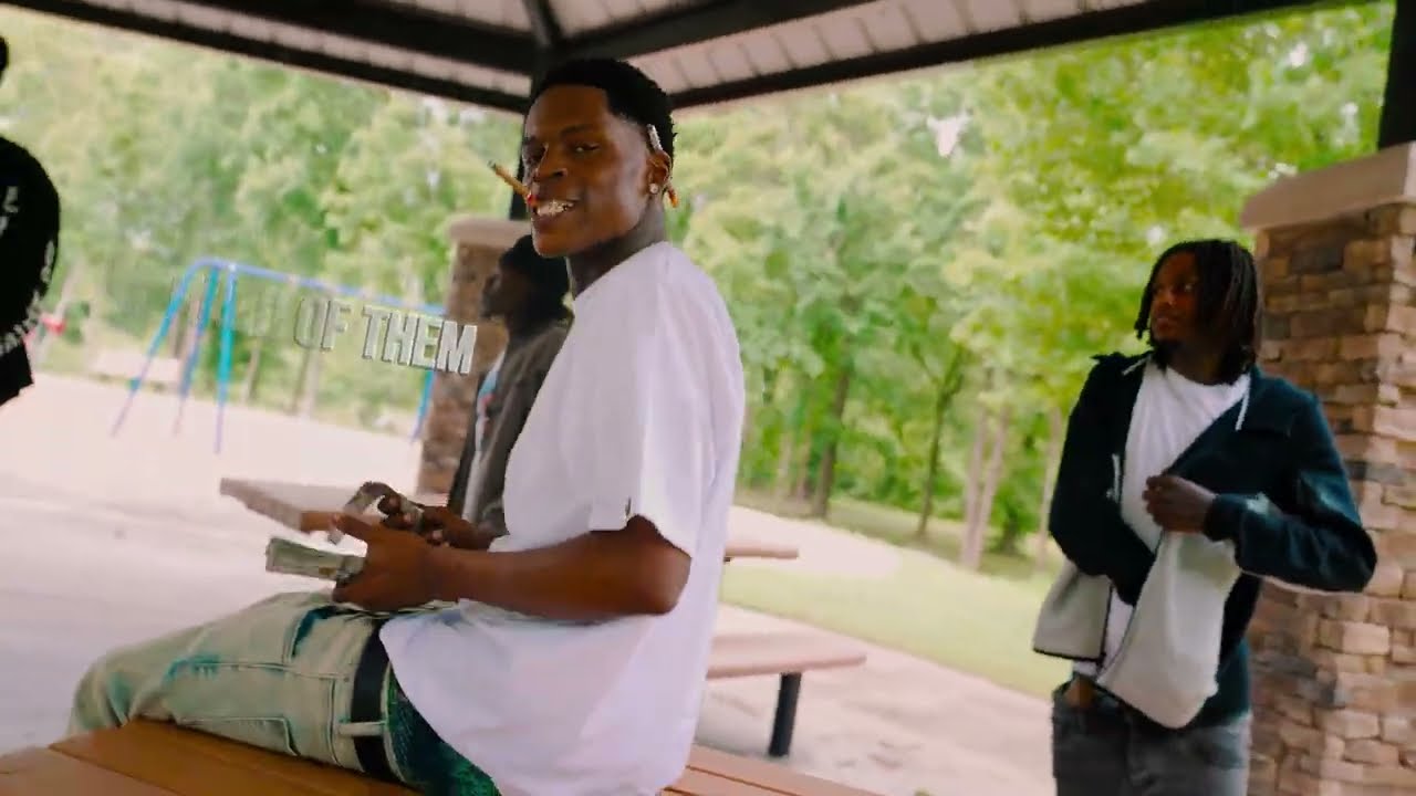MTeezy - Shine Junt (Official Music Video) auf YouTube ansehen MTeezy - Shine Junt (Official Music Video) auf YouTube ansehen
