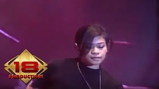 Download lagu Cokelat Bendera Live Konser Cianjur 28 Agustus 2007 Cokelat Bendera Live Konser Cianjur 28 Agustus 2007