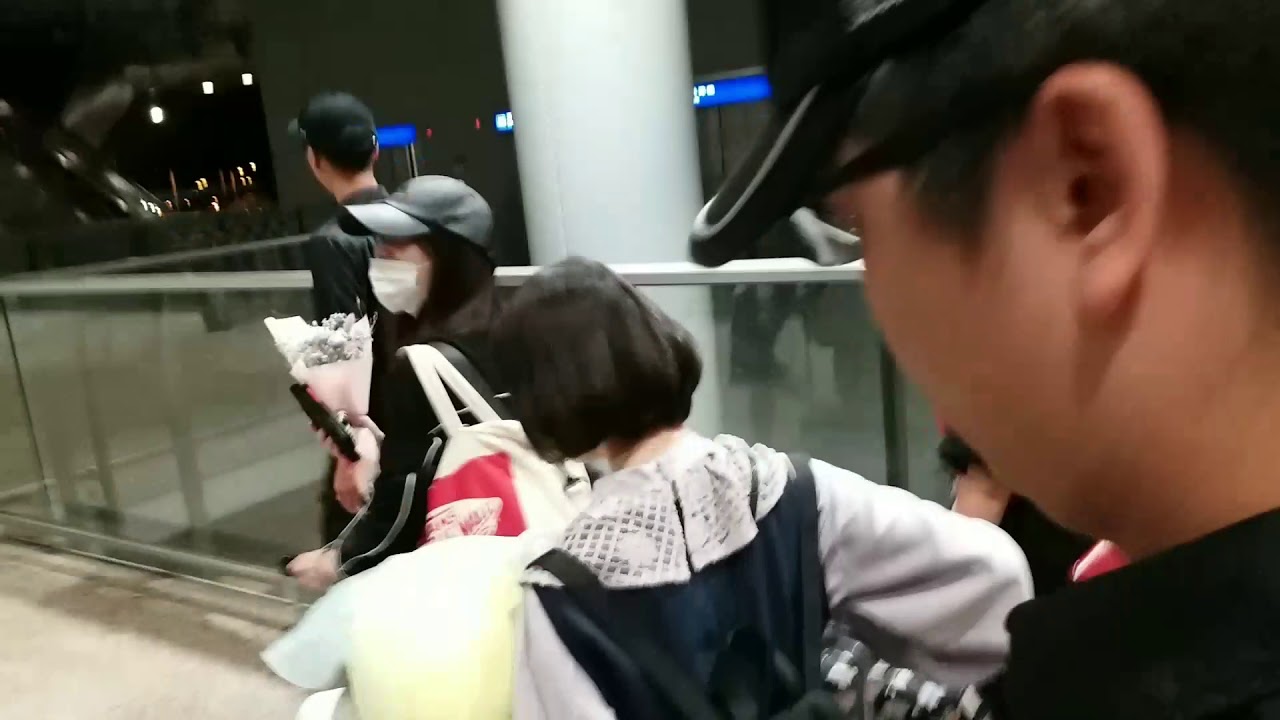 山本彩 市川美織到達香港 Youtube