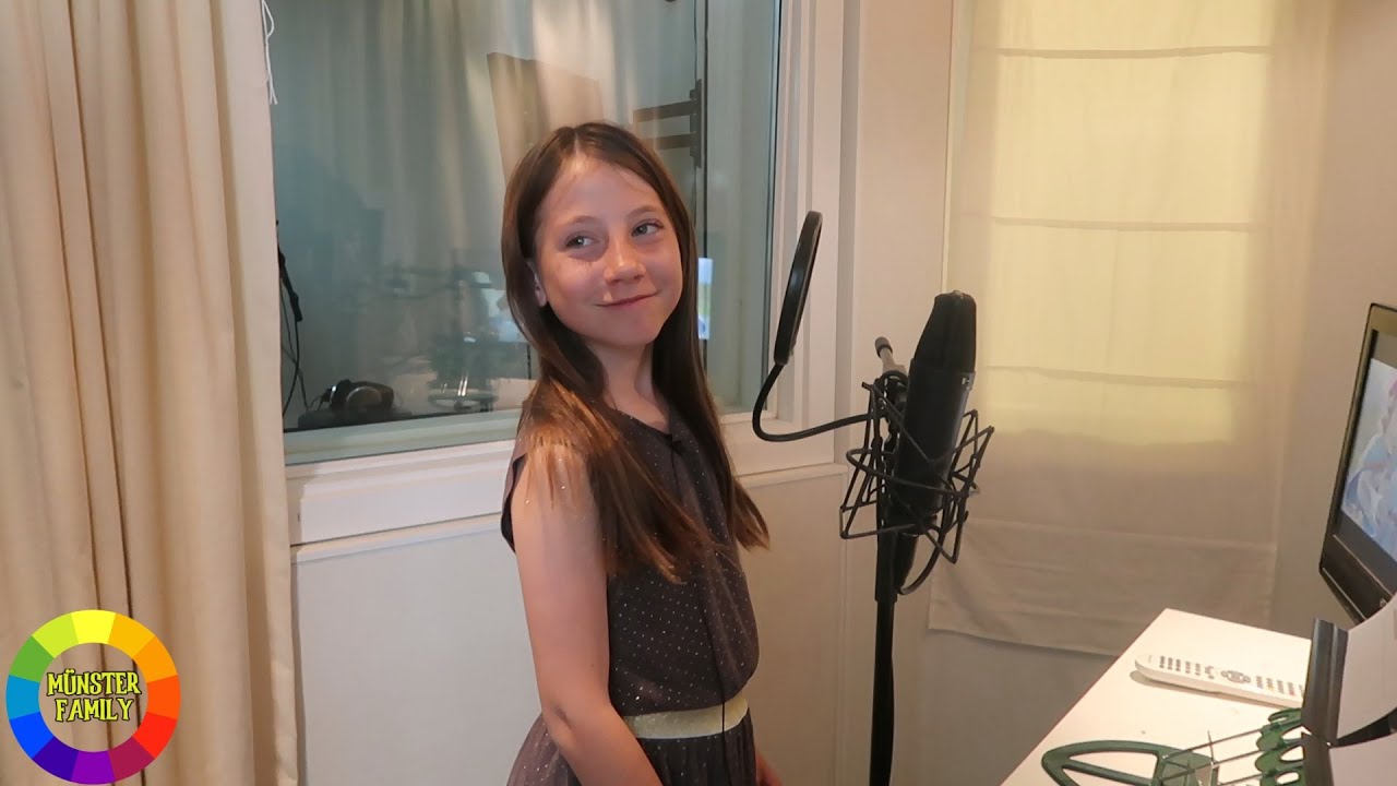 NAJA INDSPILLER MUSIKVIDEO TIL ''FAR TIL FIRE''