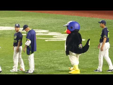 18/7/16 東京ヤクルトスワローズ／勝利のハイタッチ！