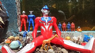 mencari mainan ultramen dan robot