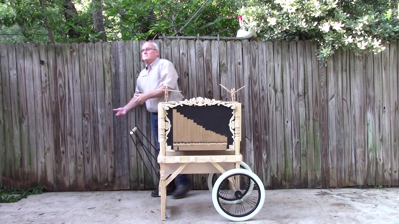 BUSKER ORGAN CHICKEN DANCE - Doug Greathouse