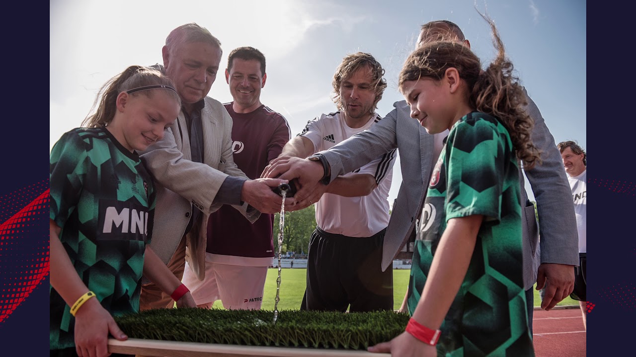 UŠÁK 14   Pavel Nedvěd