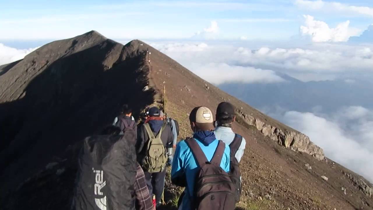 Sekilas Pemandangan Di Puncak Gunung Agung Bali Youtube