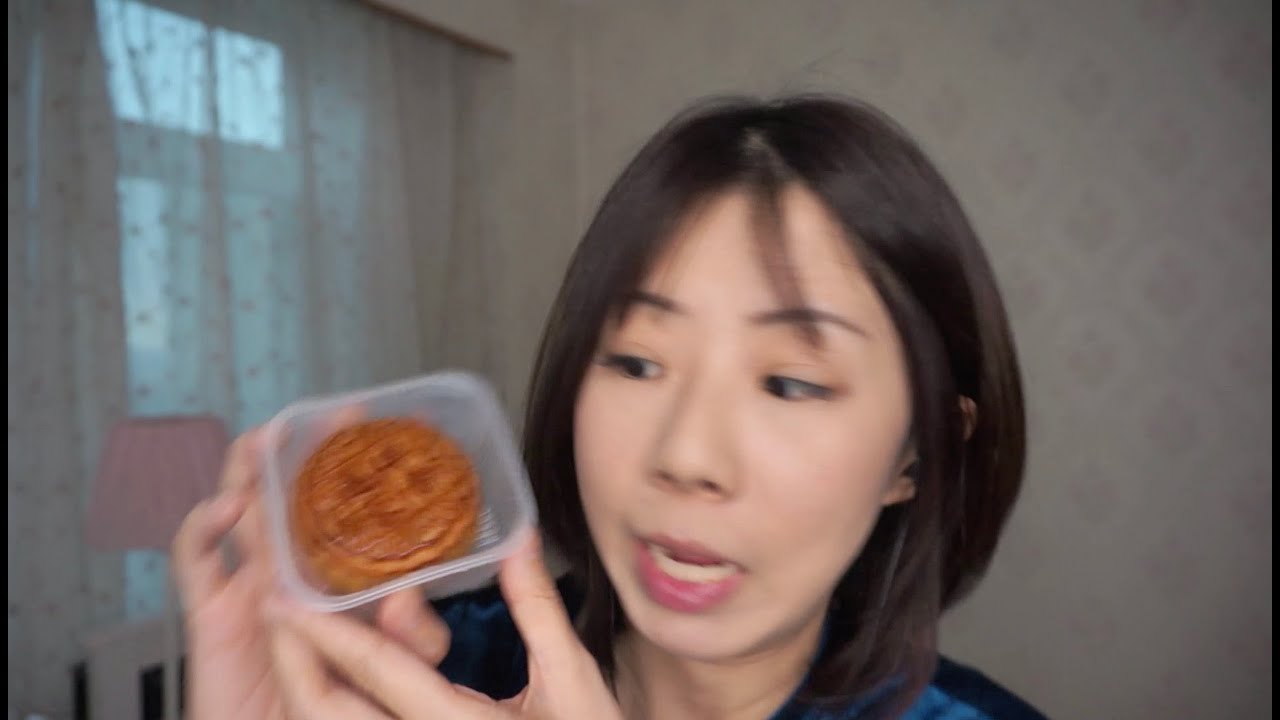 Happy Mid-Autumn Festival🥮! ASMR Eating Mooncake (Gentle Whispers+Tingly Mouth Sounds)