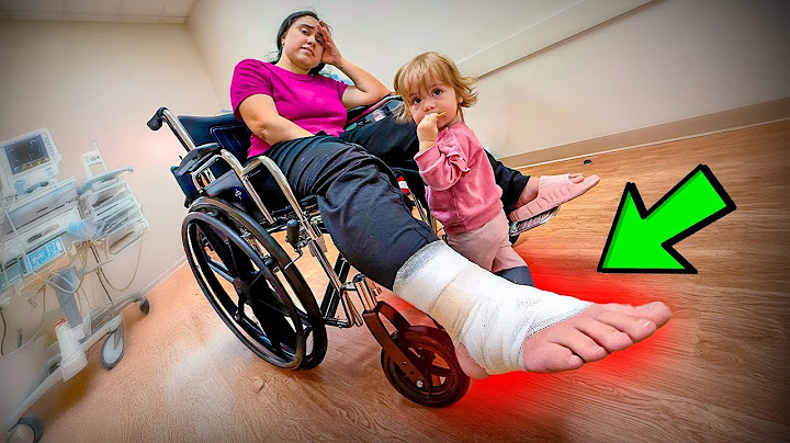 A MÃE MACHUCOU o PÉ e FOI PRO HOSPITAL! Pai Também Vloga