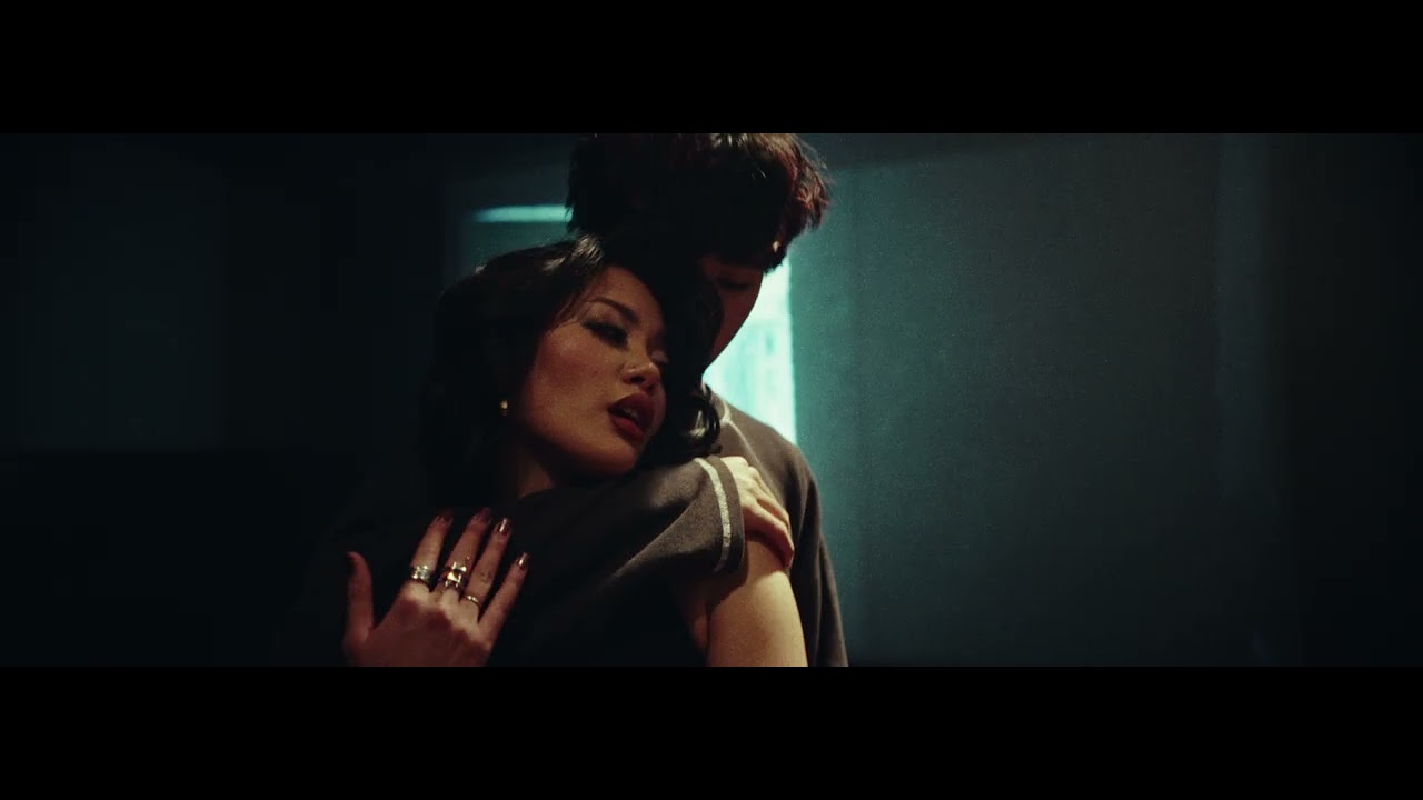 NIKKAELA - Decline (Official Music Video)