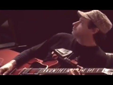 No - Shakira Feat. Gustavo Cerati ( Guitarra eléctrica y coros )