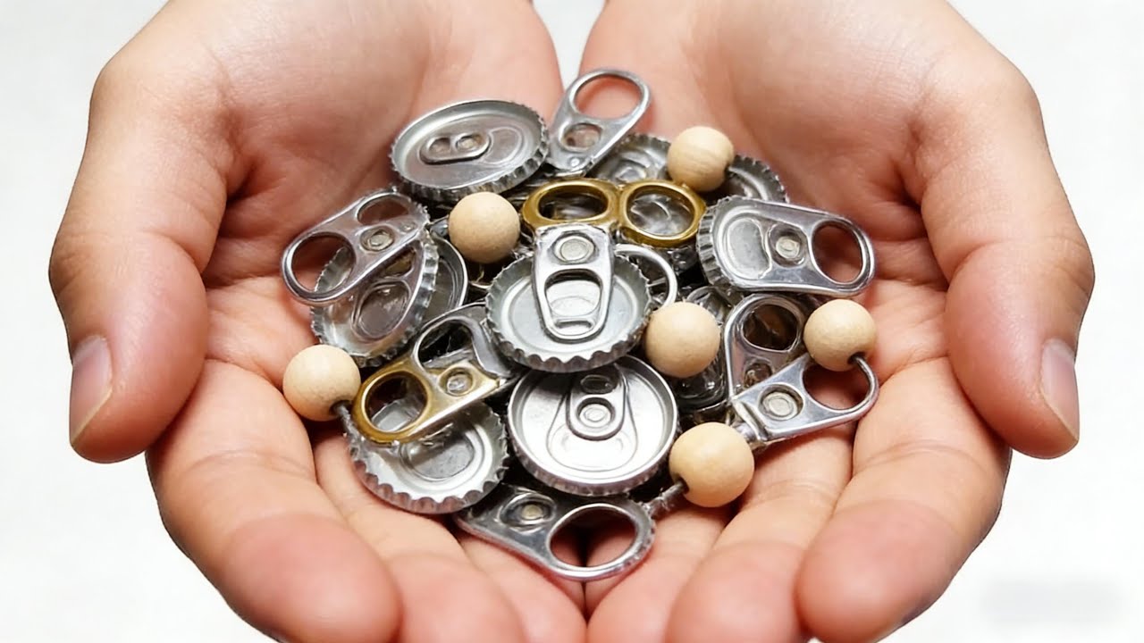 Amazing! Making crafts with pull tabs from soda cans. It's a cute and practical idea.