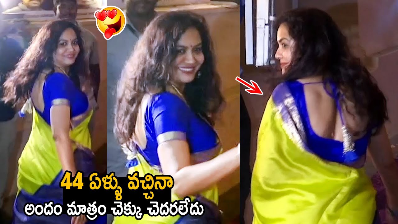 Singer Sunitha Stunning Looks in Saree at Manchu Manoj & Bhuma Mounika  Reddy Marriage | FC - YouTube
