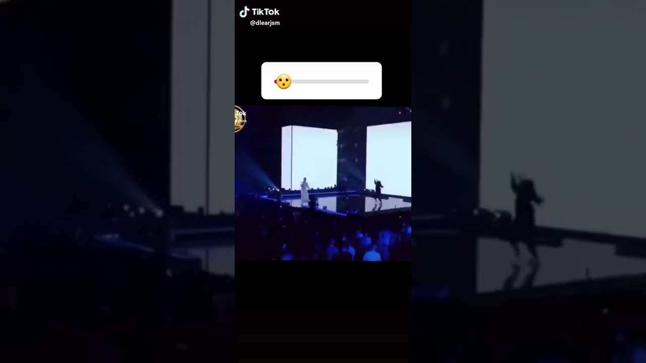 Eno 183 vergisst seinen Text auf der Bühne!